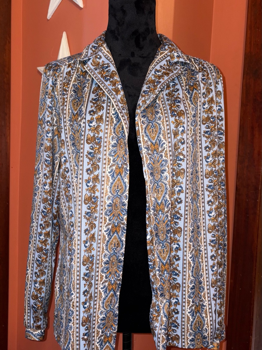 Vintage Queen casuals union made button up blouse